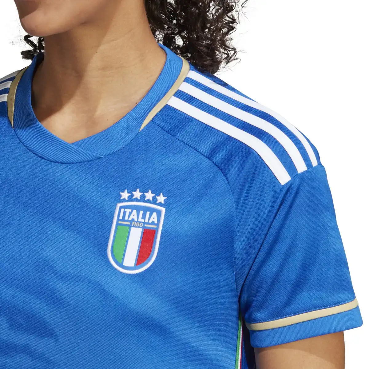 HT1613_10_APPAREL_On_Model_Detail_View_1_white.webp