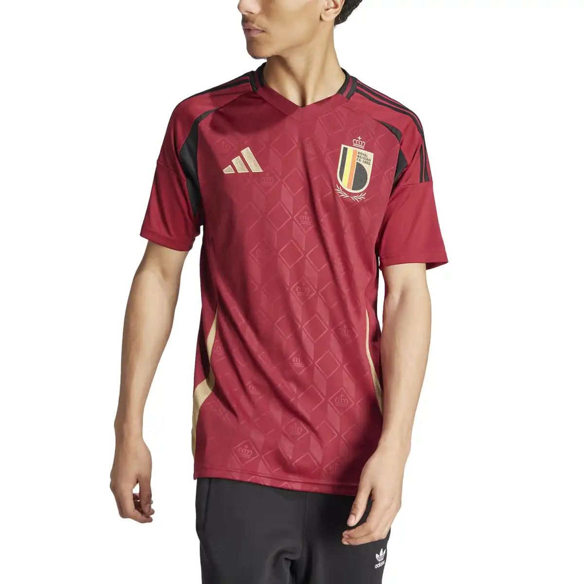 IQ0769_5_APPAREL_On_Model_Front_View_white.webp