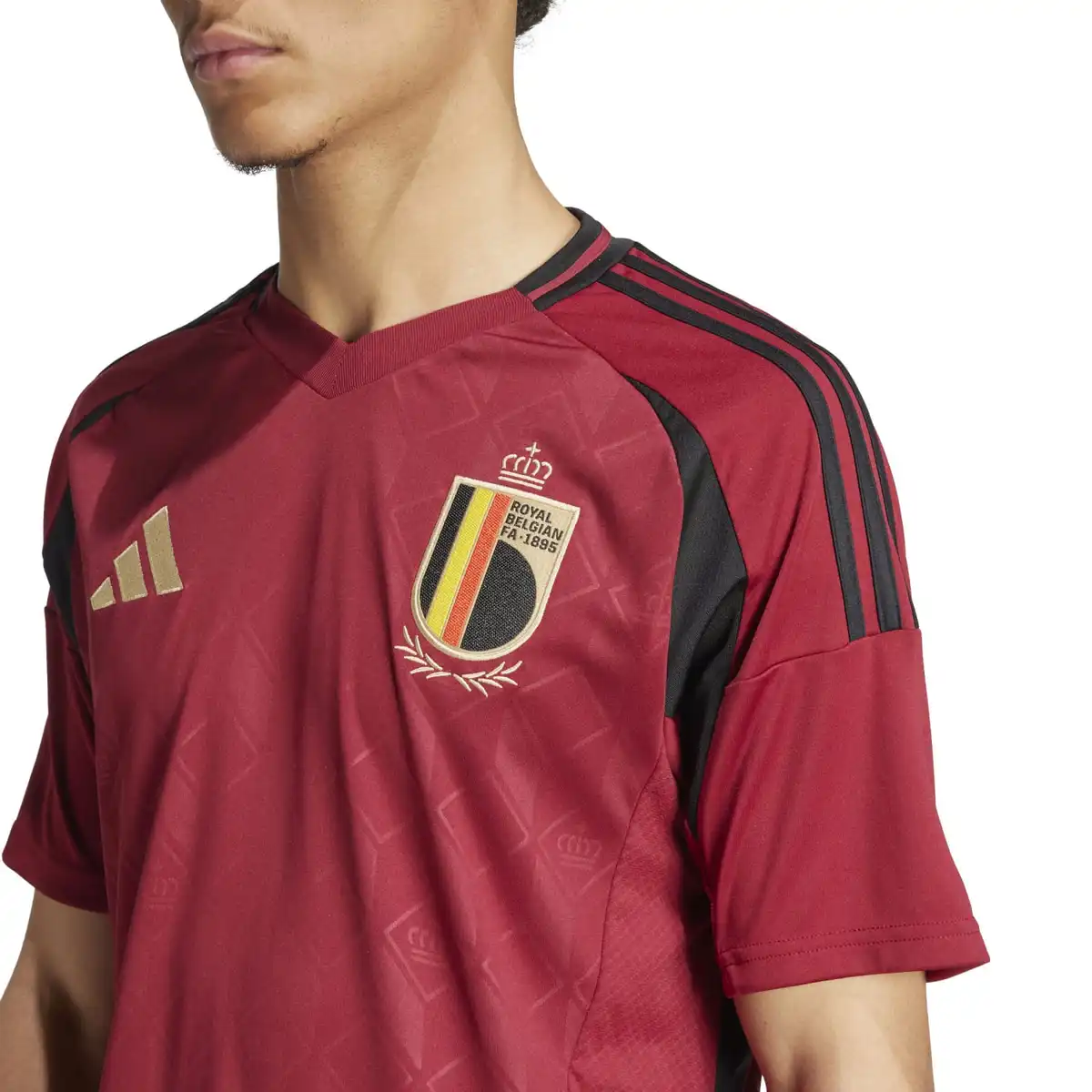IQ0769_8_APPAREL_On_Model_Detail_View_1_white.webp