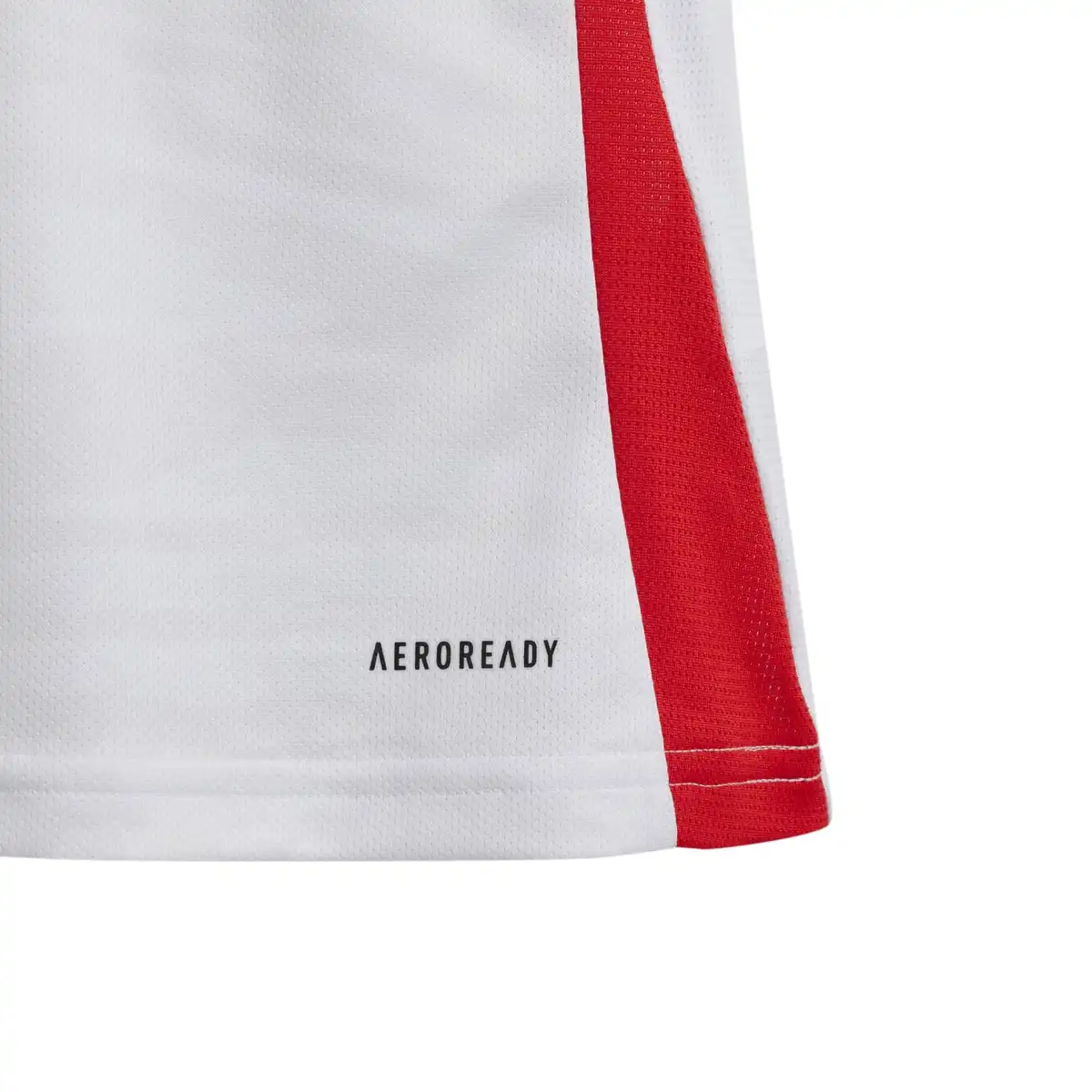 IQ2444_6_APPAREL_Photography_Detail_View_3_white.webp