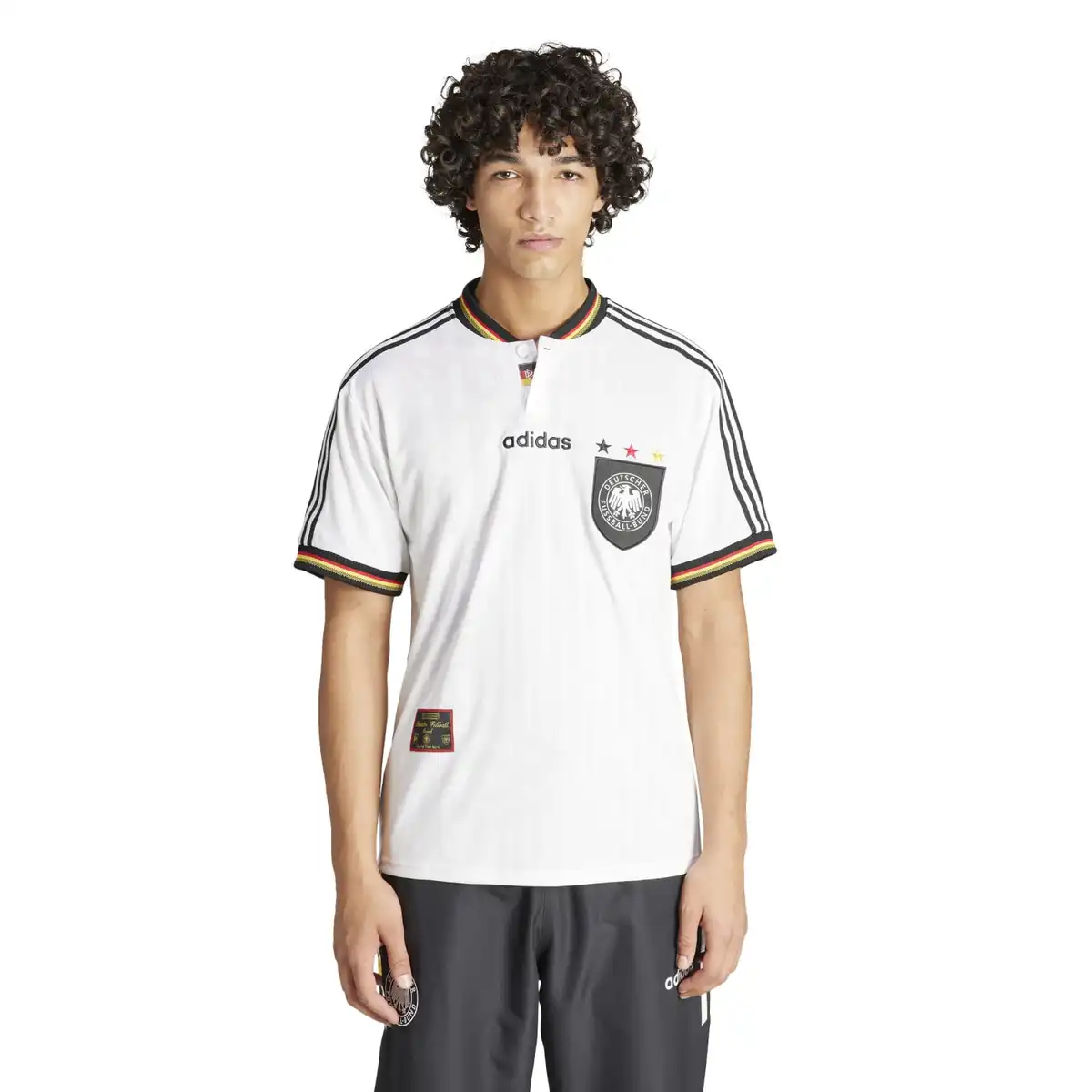 IT7749_1_APPAREL_On_Model_Standard_View_white.webp