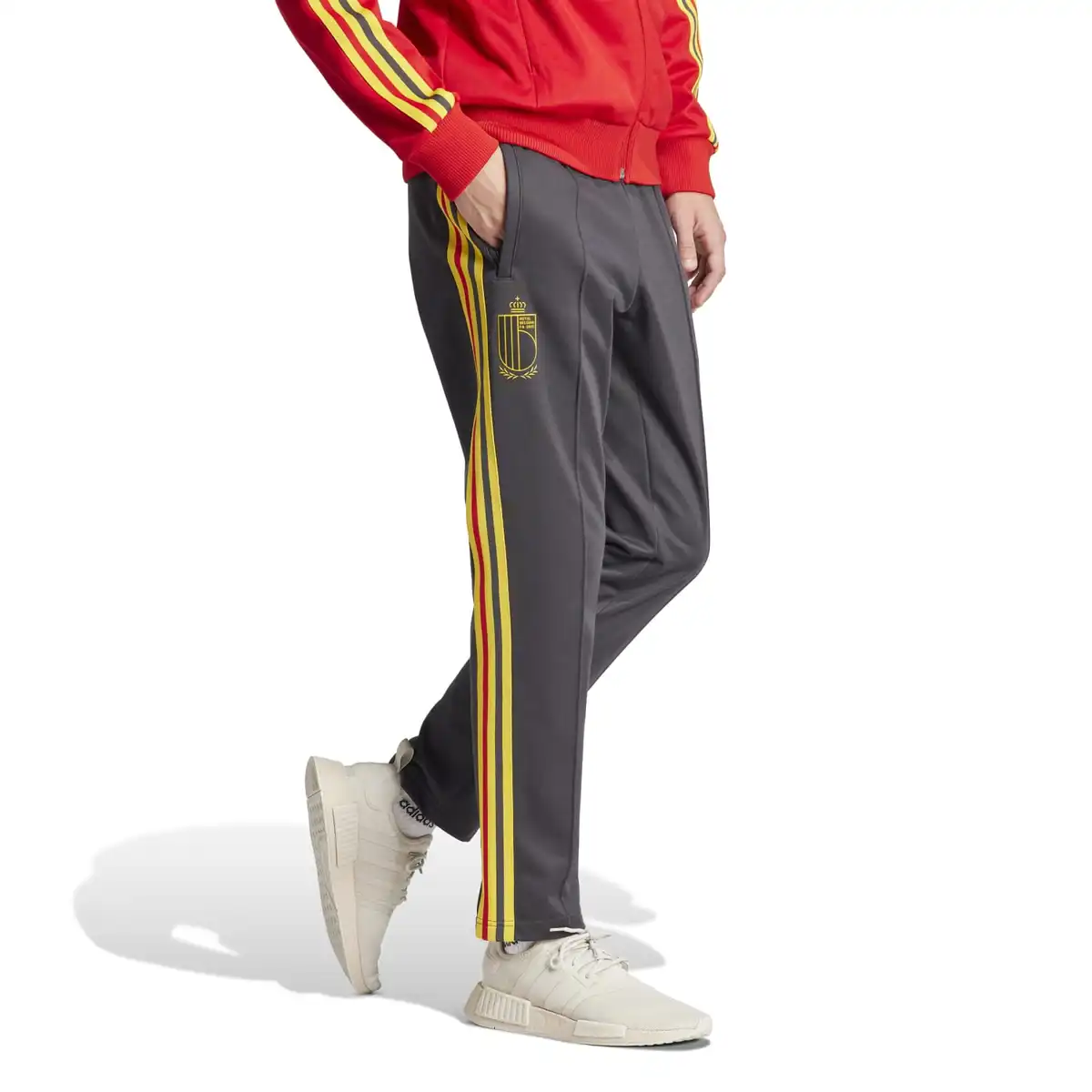 IT7803_3_APPAREL_On_Model_Standard_View_white.webp