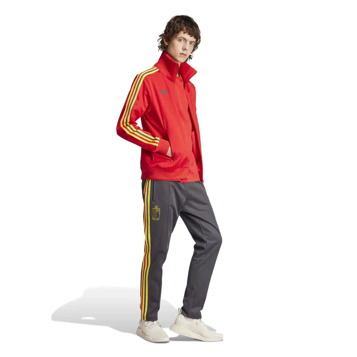 IT7803_5_APPAREL_On_Model_Walking_View_white.webp