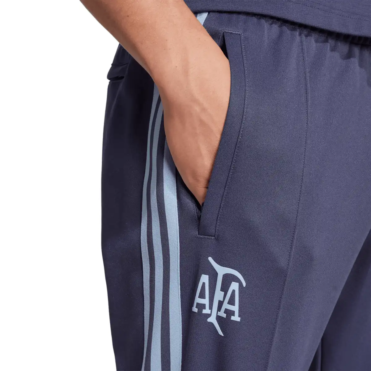 JD9095_8_APPAREL_On_Model_Detail_View_2_white.webp