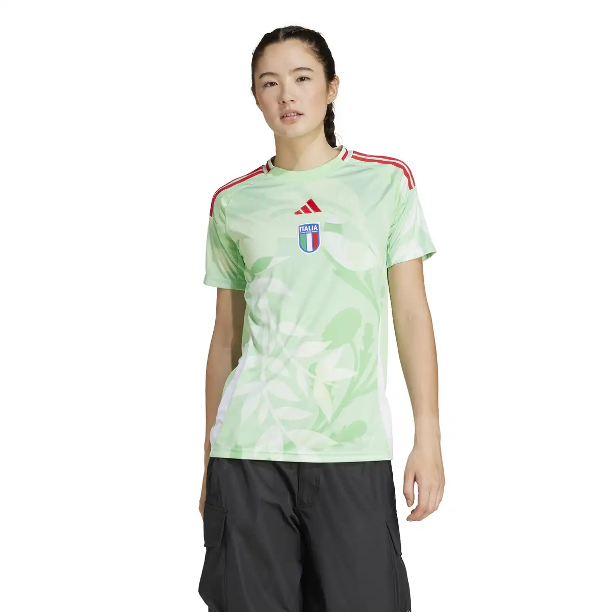 JF0600_4_APPAREL_On_Model_Standard_View_white.webp