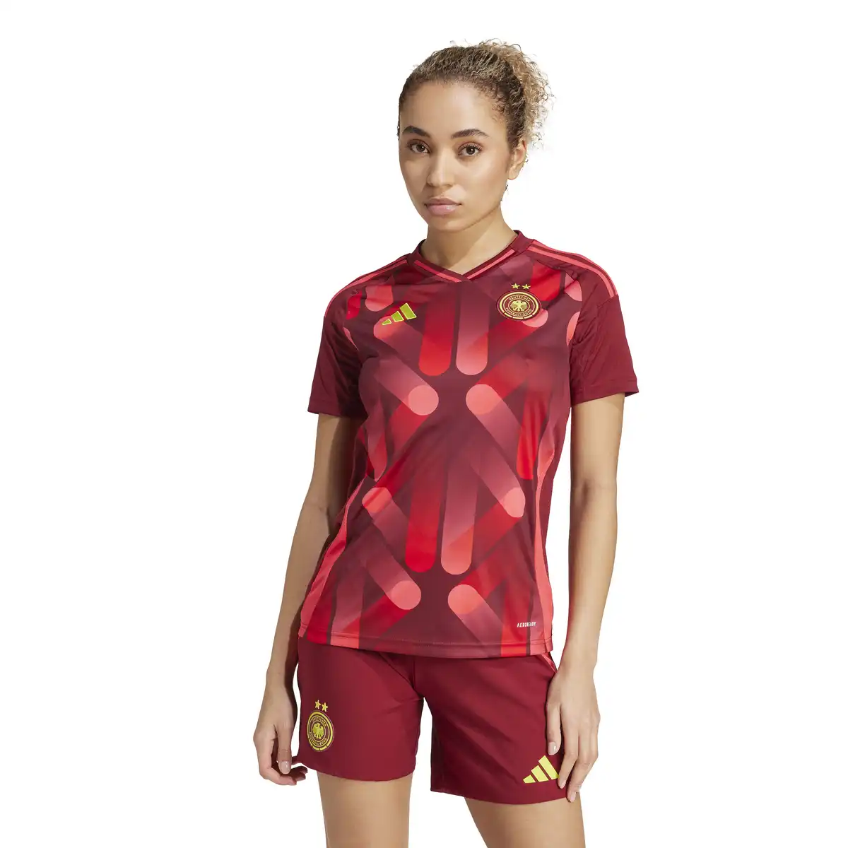 JF2607_4_APPAREL_On_Model_Standard_View_white.webp