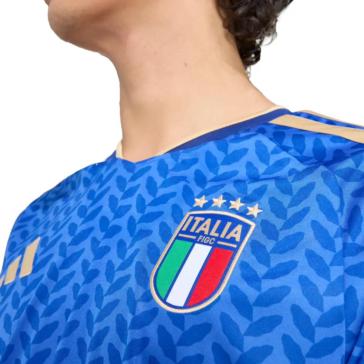JL6937_7_APPAREL_On_Model_Detail_View_2_white.webp