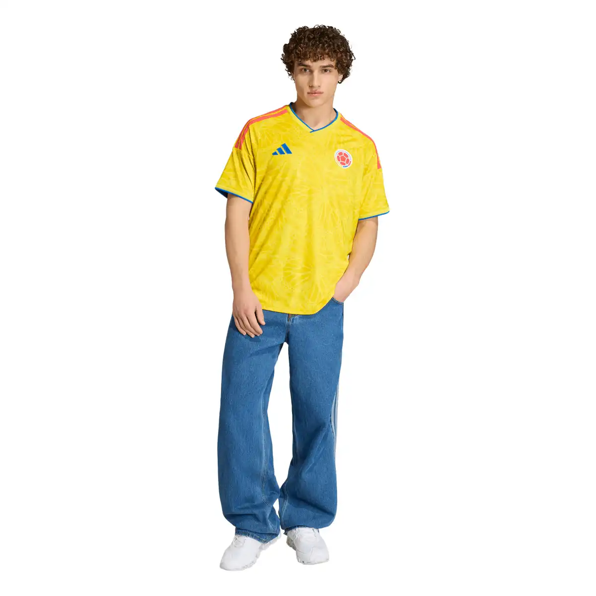 JL6972_5_APPAREL_On_Model_Standard_Outfit_View_white.webp