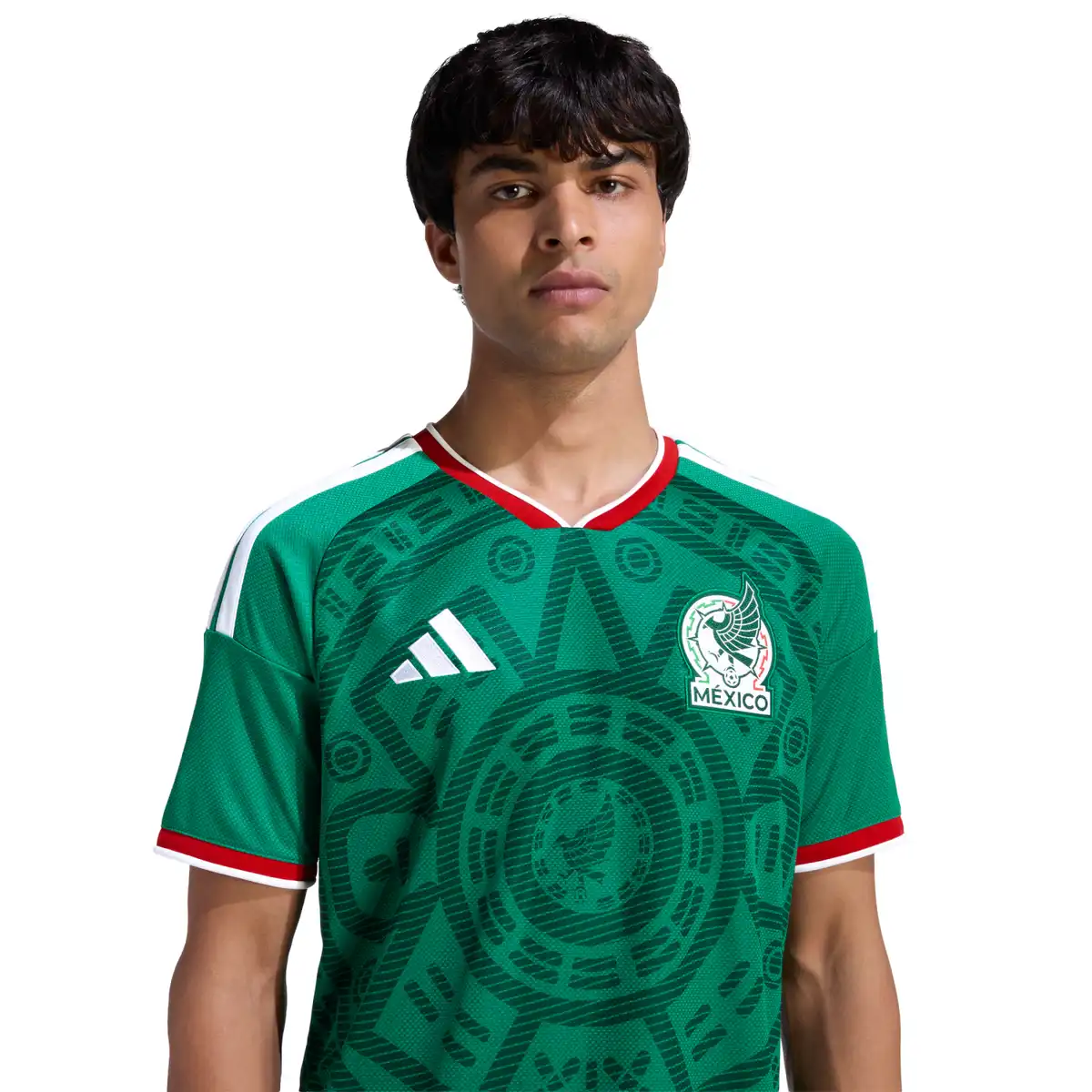 JL8537_6_APPAREL_On_Model_Detail_View_1_white.webp