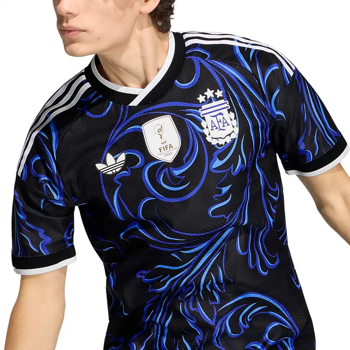 JM5901_8_APPAREL_On_Model_Detail_View_2_white.webp