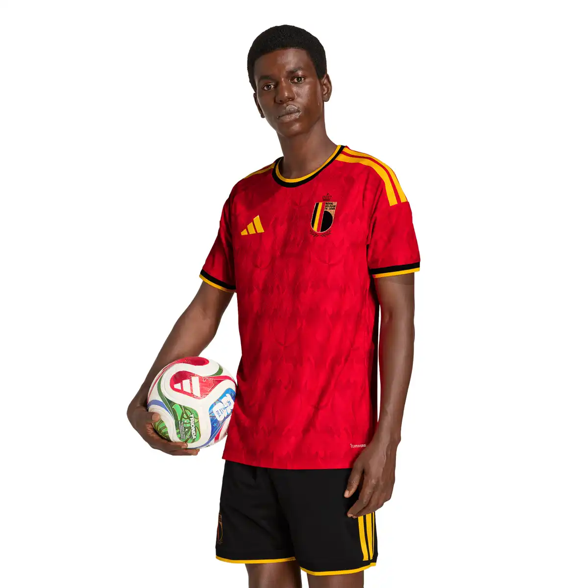 JM8378_3_APPAREL_On_Model_Standard_View_white.webp