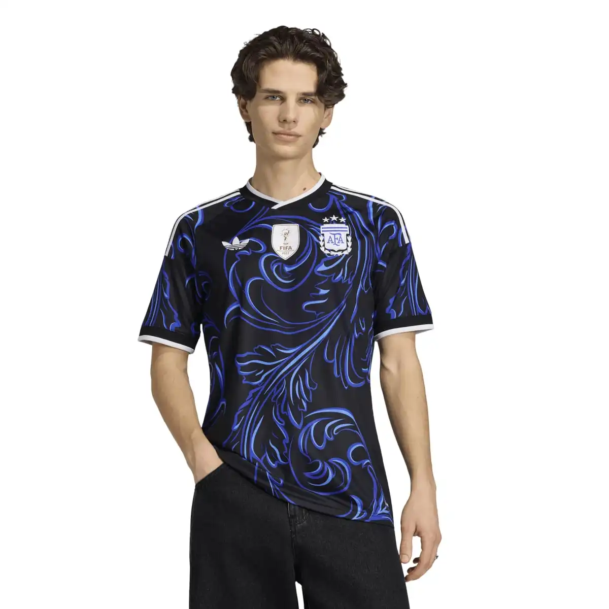 JM8395_4_APPAREL_On_Model_Standard_View_white.webp