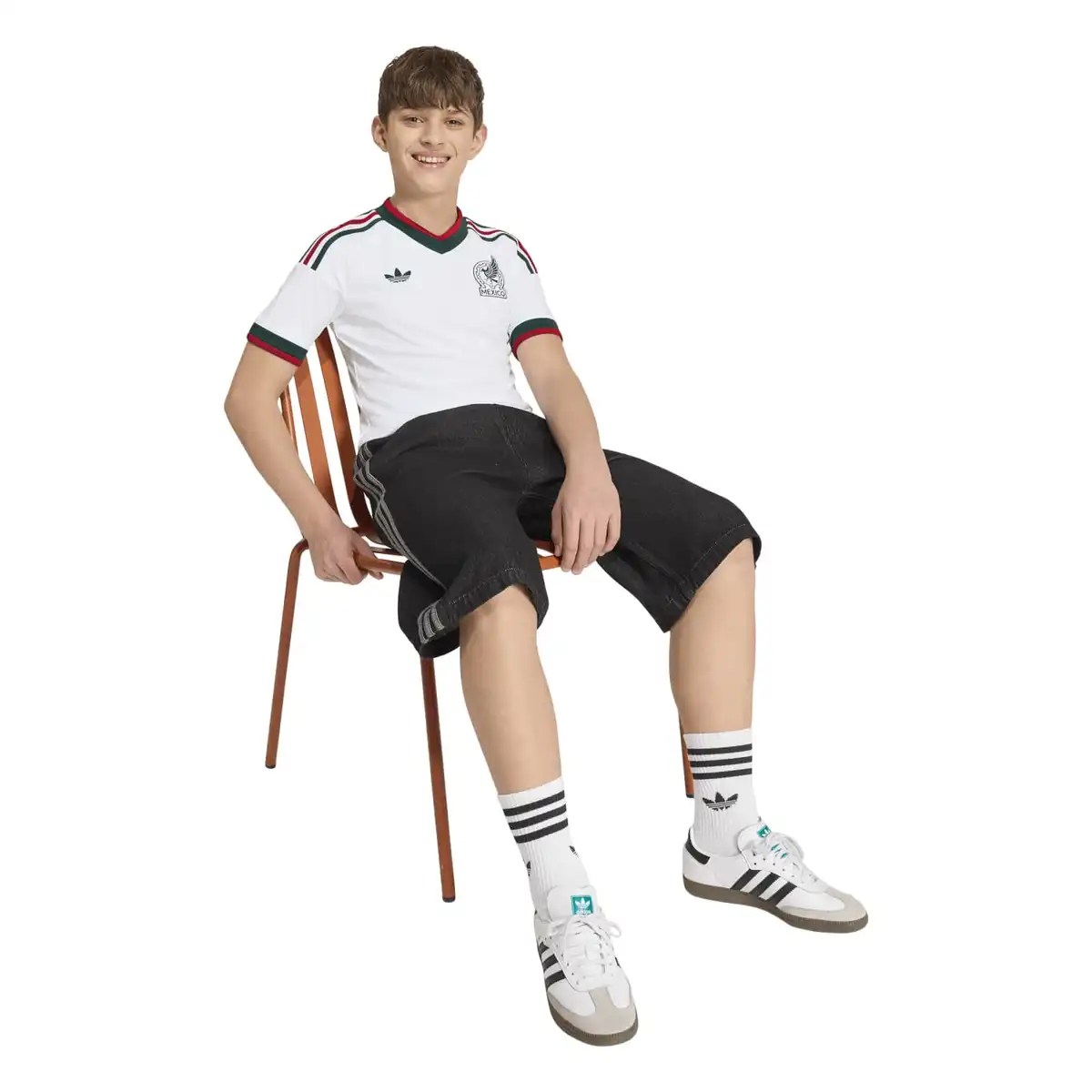 JY5542_6_APPAREL_On_Model_Walking_View_white.webp