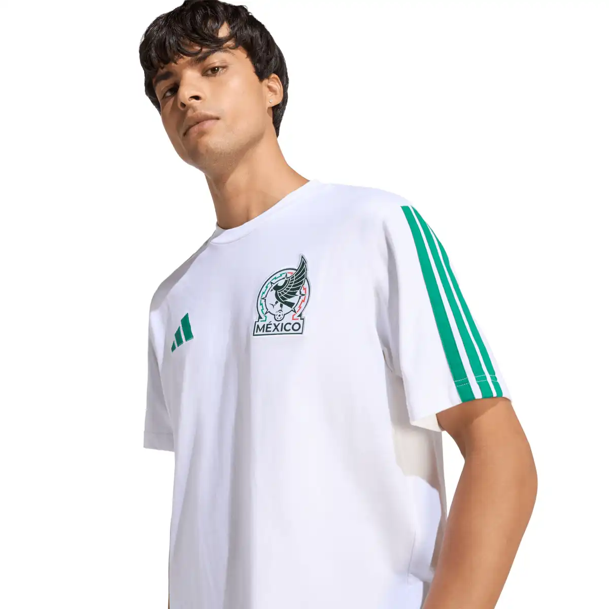 JZ6471_6_APPAREL_On_Model_Detail_View_2_white.webp