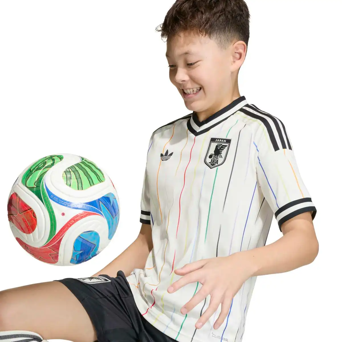 JZ9700_6_APPAREL_On_Model_Detail_View_1_white.webp