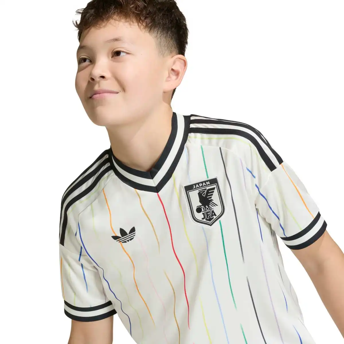 JZ9700_7_APPAREL_On_Model_Detail_View_2_white.webp