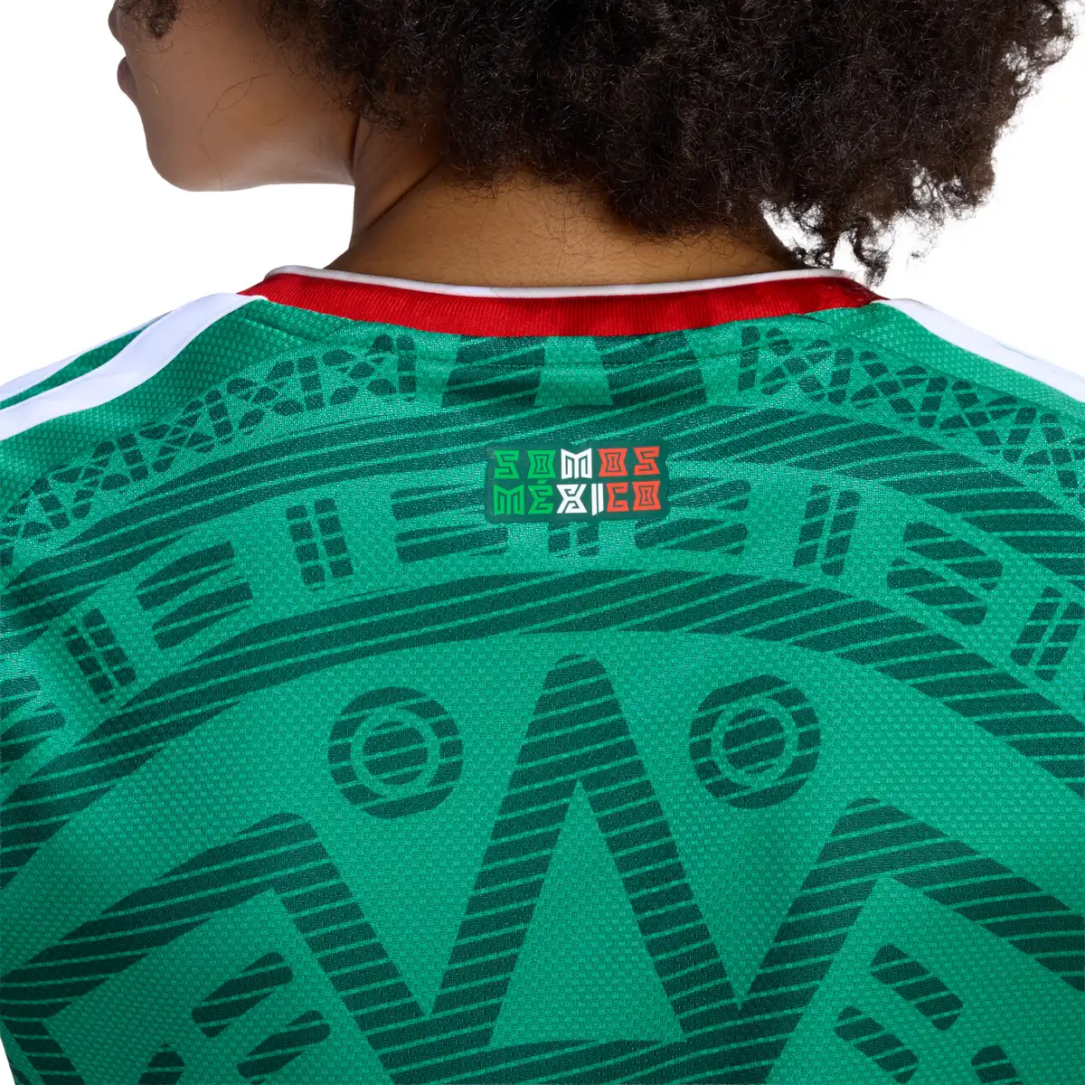 KA6060_7_APPAREL_On_Model_Detail_View_2_white.webp