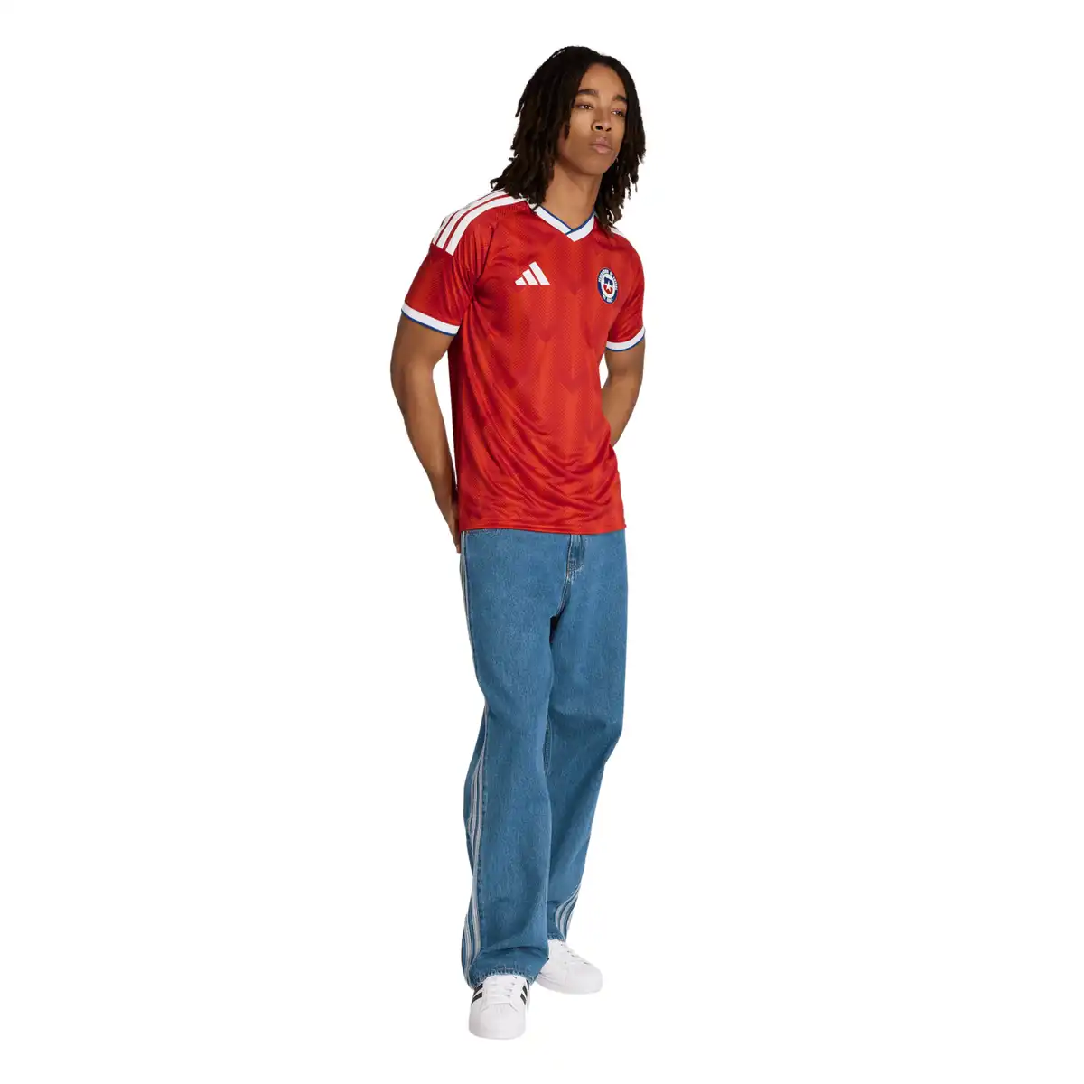 KG8542_5_APPAREL_On_Model_Walking_View_white.webp
