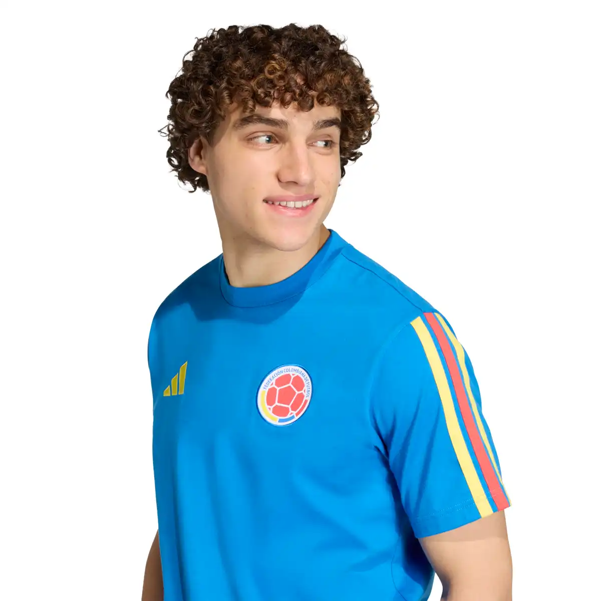 KH3828_7_APPAREL_On_Model_Detail_View_2_white.webp